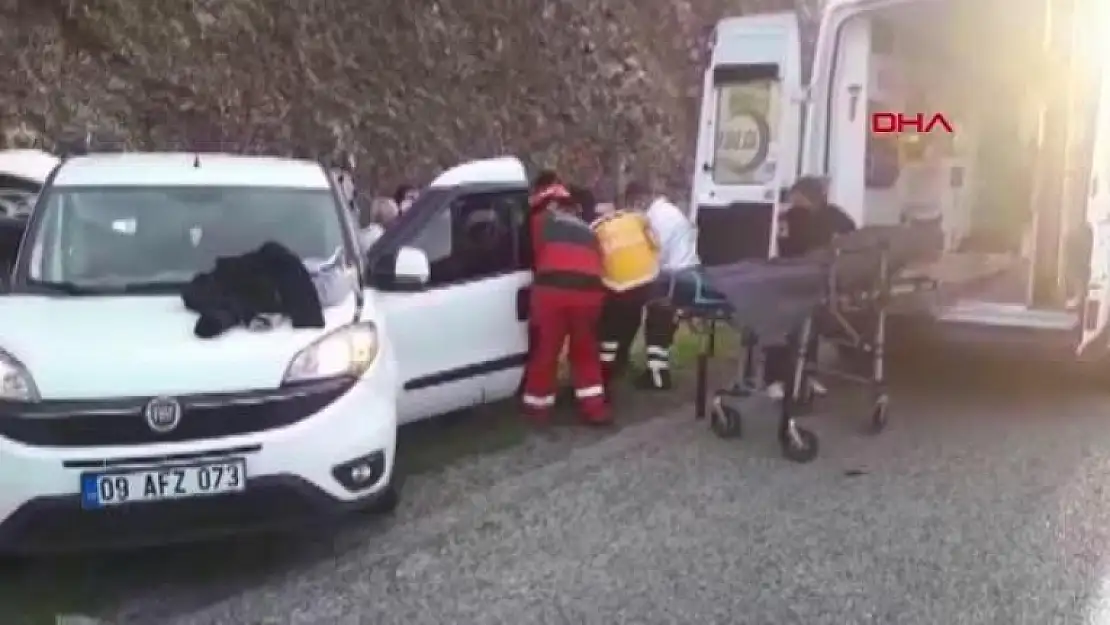 Seydikemer'de Kamyonet ile Otomobil Çarpıştı: 1 Ölü, 3 Yaralı!