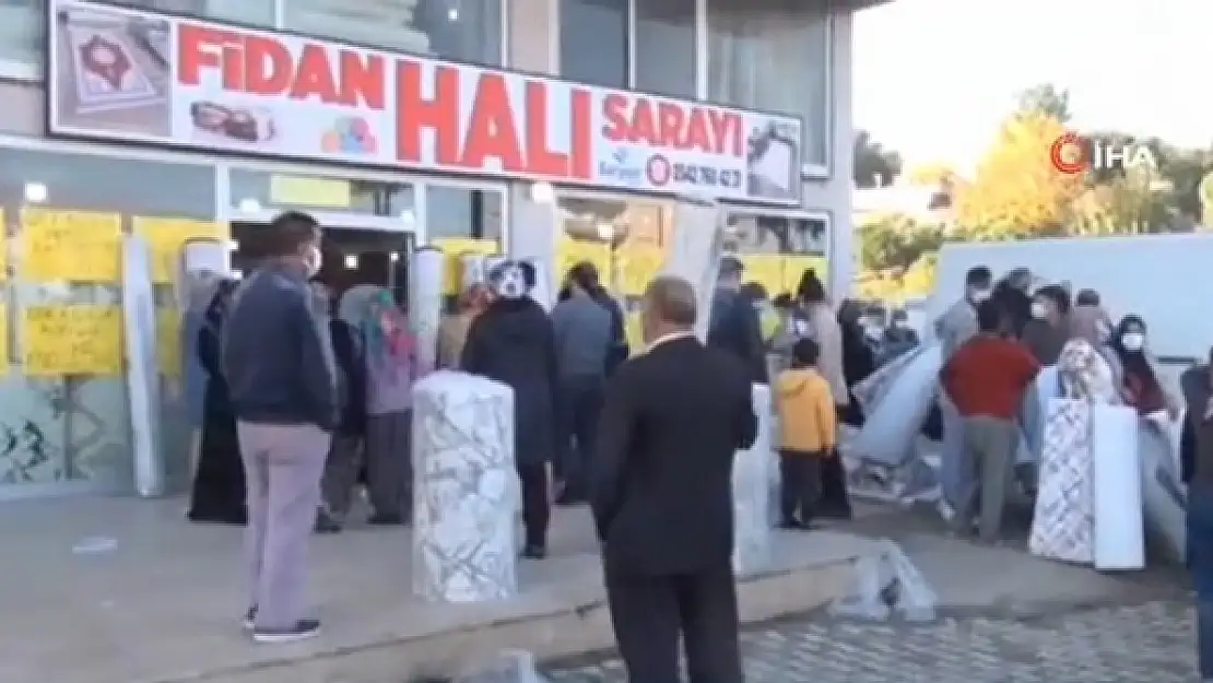 Antalya'da İndirimi Duyan Vatandaşlar Birbirini Ezdi
