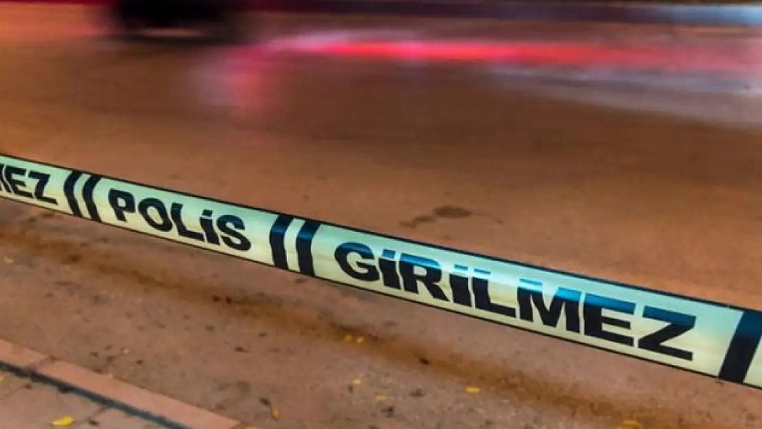 Biri Kadın Biri Erkek 2 Genç, Otomobilde Silahla Vurulmuş Olarak Bulundu