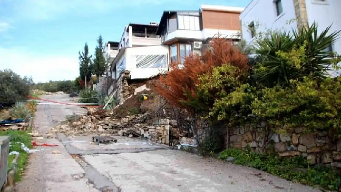 Bodrum'da İstinat Duvarı Büyük Bir Gürültüyle Yıkıldı