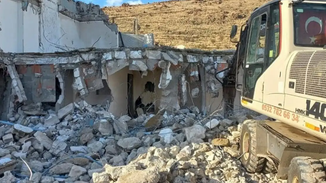 Bodrum'da Kaçak Yapılar Yıkılıyor