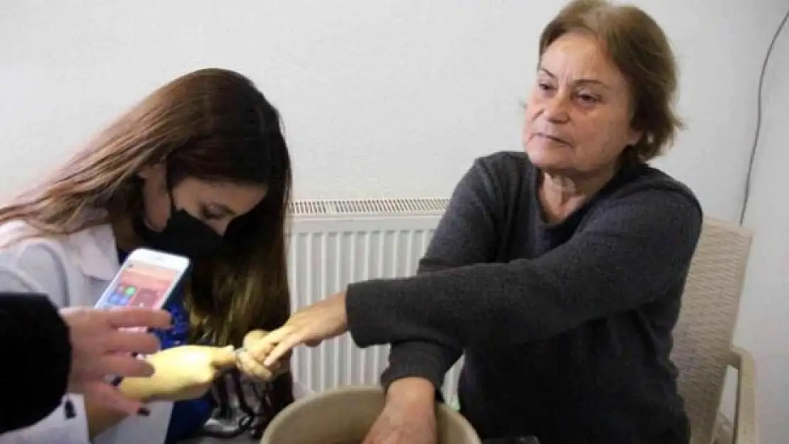 Bodrum'da Yardıma Muhtaç Vatandaşların Kişisel Bakımını Öğrenciler Yaptı