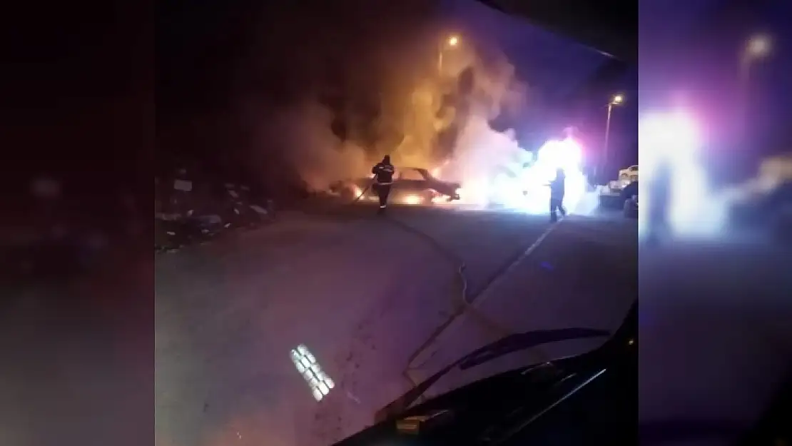 Bodrum'daki Lüks Otomobil Alev Topuna Döndü