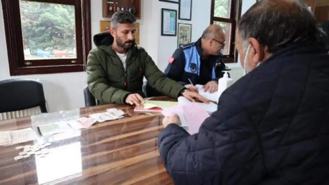 Dilencinin Üstünde Çıkan Para Zabıtaları Bile Şaşırttı!