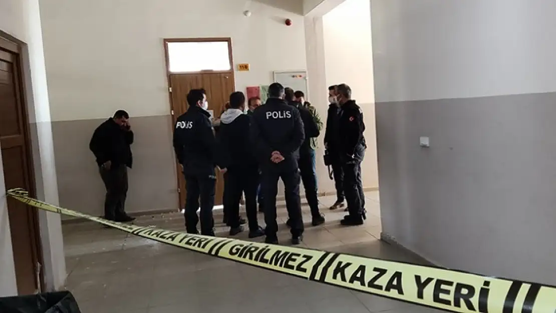 Diyarbakır'daki Lise Öğrencisi, Okulda İntihar Etti