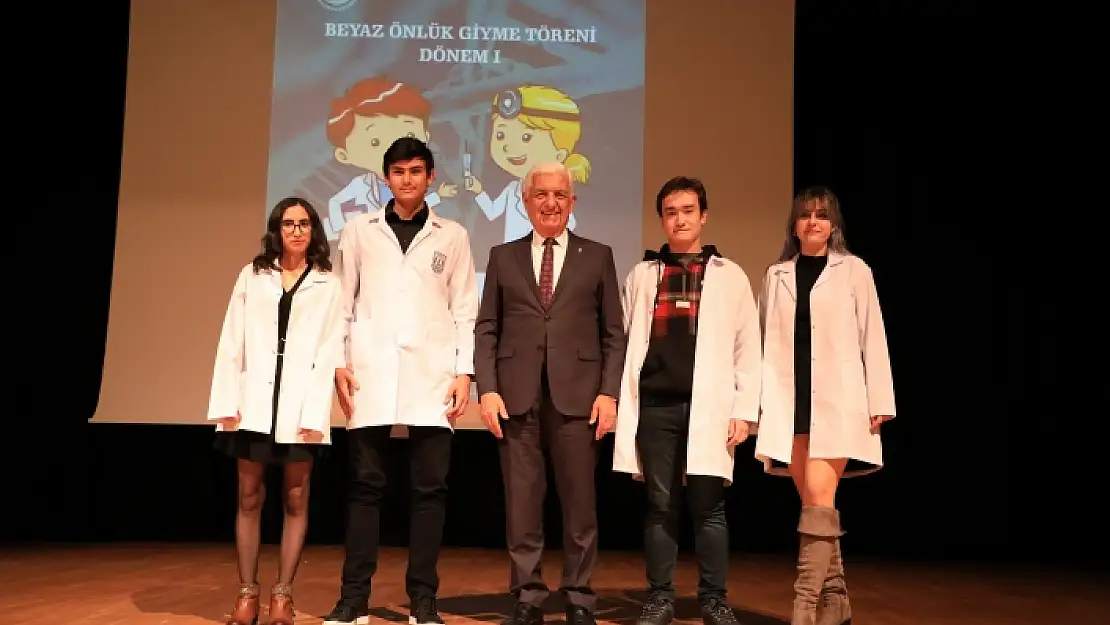 Doktor Başkan, Geleceğin Hekimlerine Beyaz Önlük Giydirdi