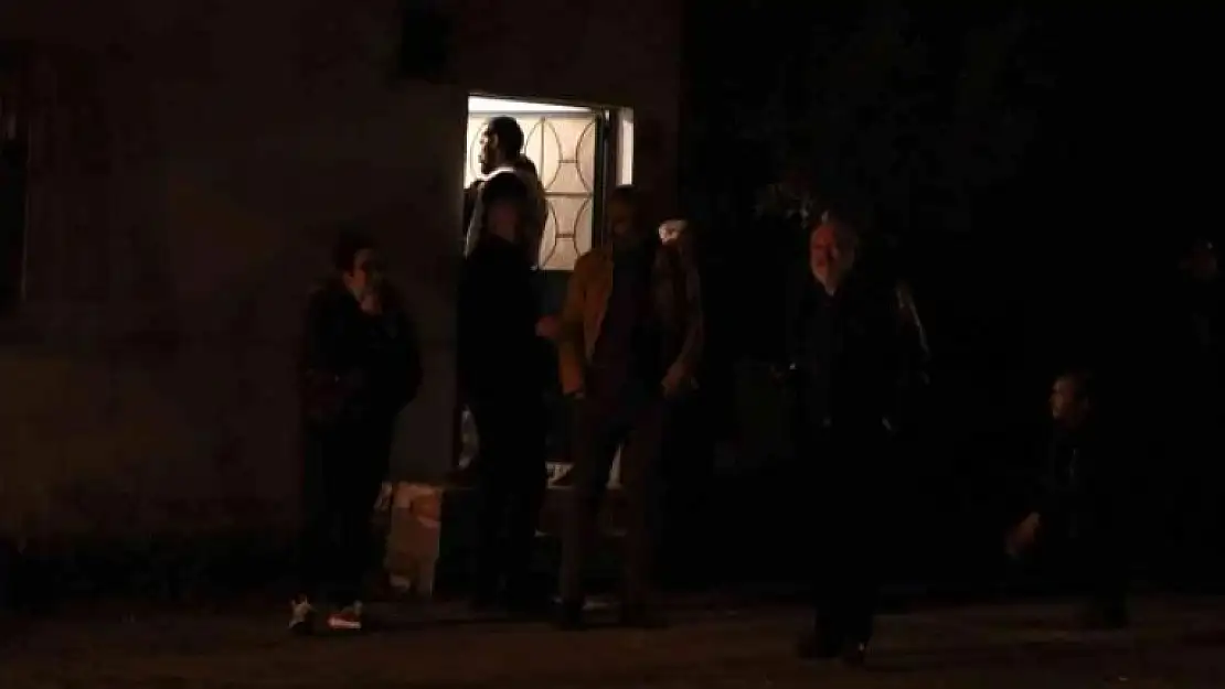Eşi Evi Terk Edince Pompalı Tüfekle Kendini Rehin Aldı!