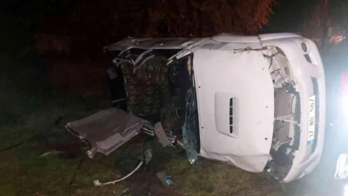 Marmaris'te Araç İçinde Sıkışan Sürücüyü Jandarma ve İtfaiye Kurtardı