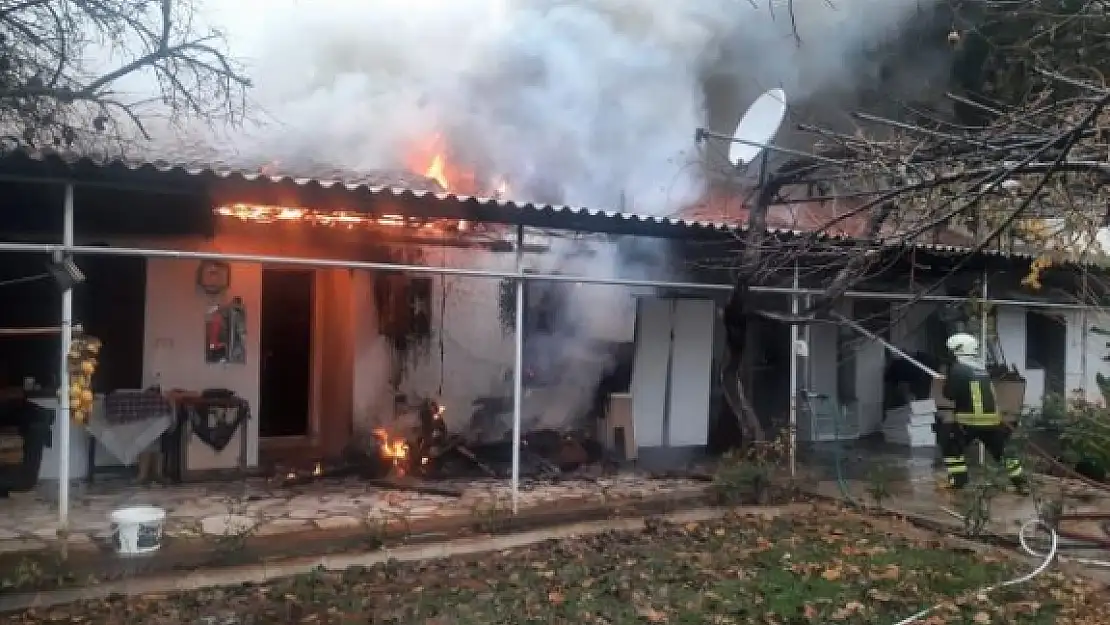 Menteşe'deki Ev Yangını Söndürüldü
