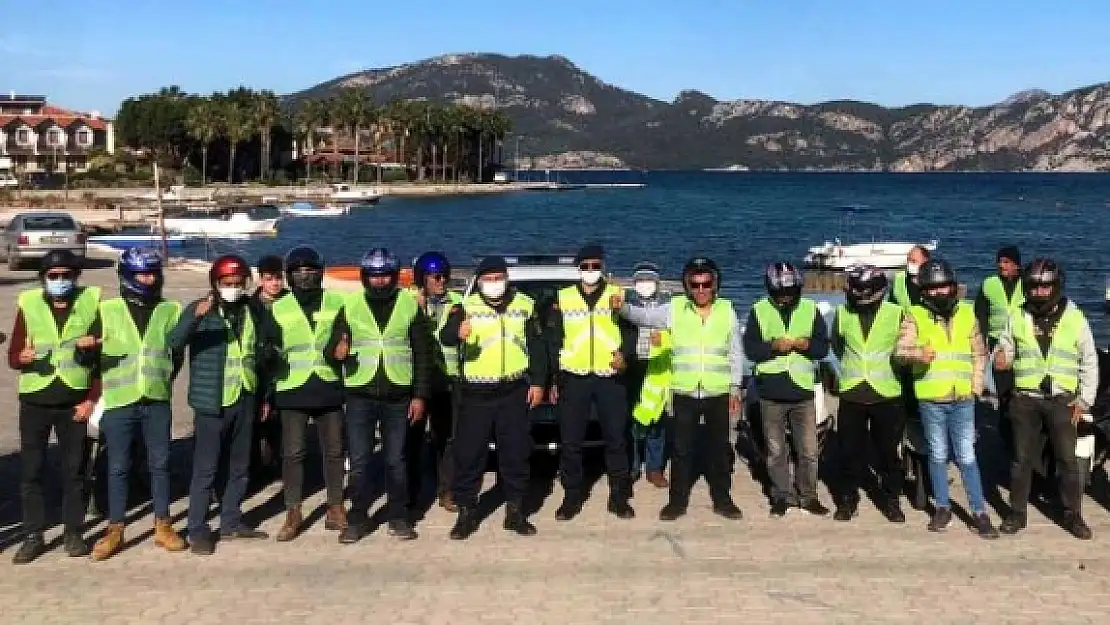 Muğla Jandarmasından Motosiklet Sürücülerine 'Kask' Dağıtımı