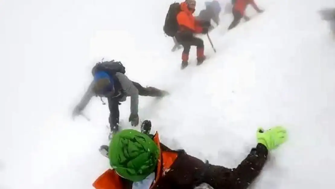 Muğla'nın da Aralarında Bulunduğu 8 İlden Gelen Dağcılar Uludağ'da Nefes Kesti