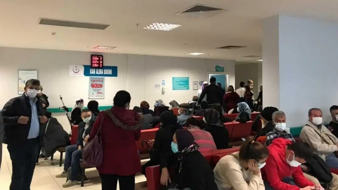 Sağlık Çalışanları Eylemde: Hastanelerde Sıralar!
