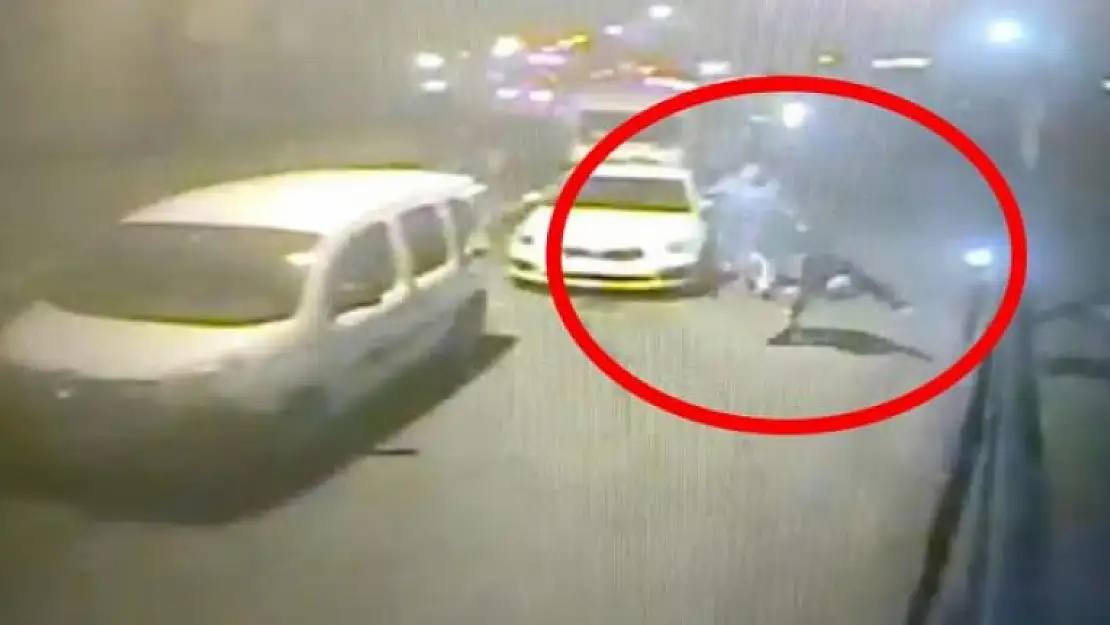 Taksicinin Yola Doğru İttiği Kadın, Ölümle Burun Buruna Geldi!