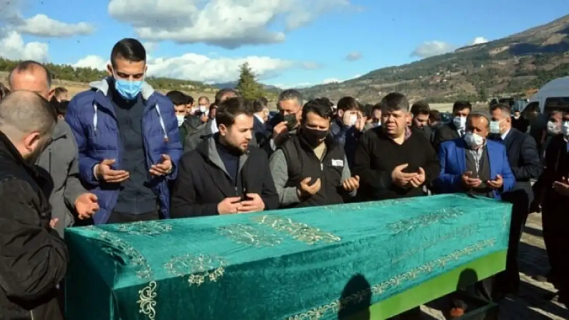Yurtta Katledilen Öğrenci Toprağa Verildi