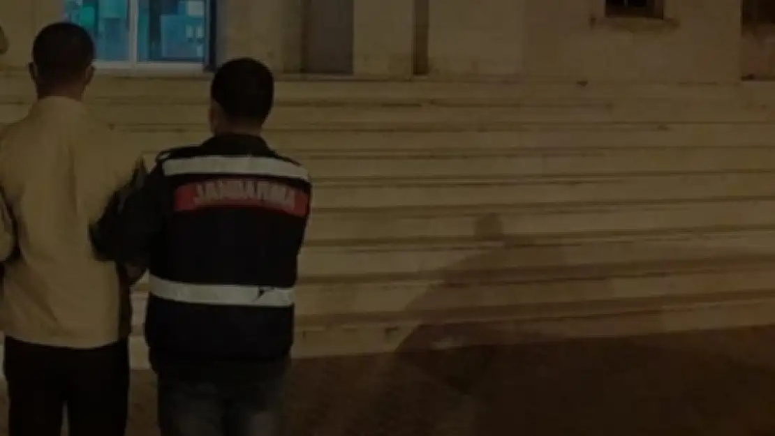 Cinayet Şüphelisi 16 Yıl Sonra Yatak Odasının Gizli Bölmesinde Yakalandı