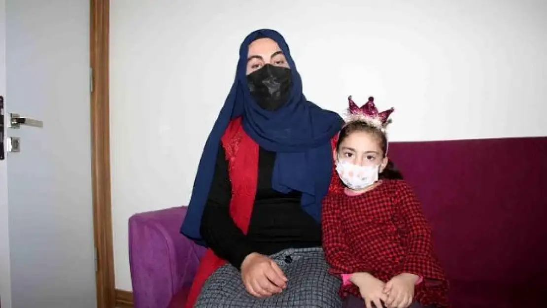 Depremde Oğlunu Kaybeden Acılı Anne, Enkaz Altındaki Son Konuşmalarını Anlattı