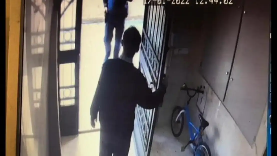 Eşini Plastik Kelepçeyle Boğan Cani, Kendini İhbar Etti