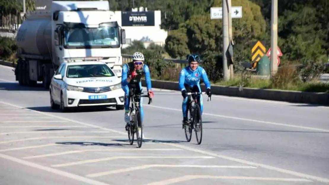 İzledikleri Filmden Etkilenen Gençler, Muğla'dan Bodrum'a Pedal Çevirdi