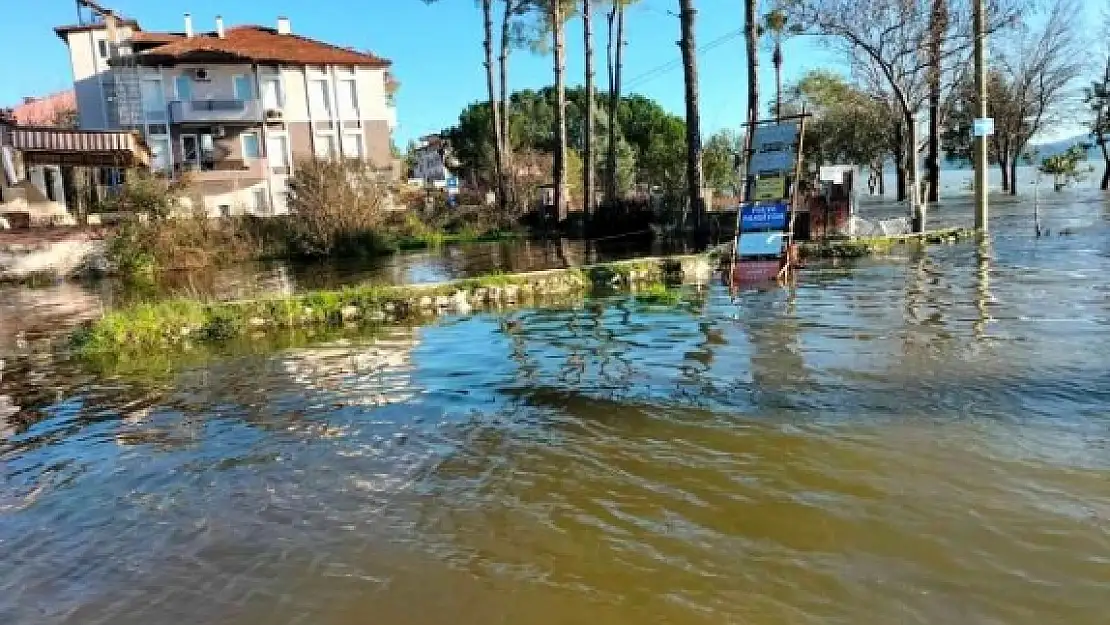 Köyceğiz'deki Taşkında Mahsur Kalan Vatandaşın Yardımına Kaymakam Koştu