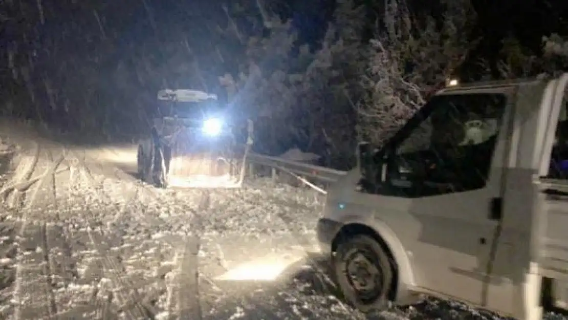 Marmaris'in Bazı Mahallerine 13 Yıl Sonra Kar Yağdı