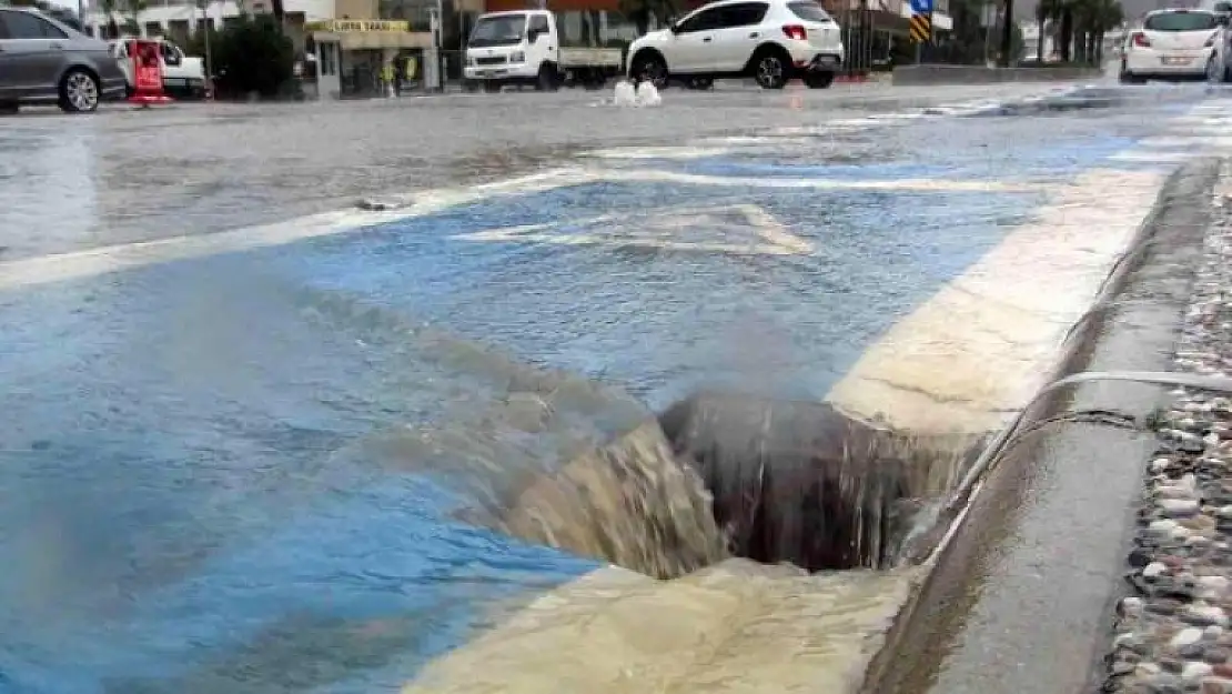 Marmaris'te Taşan Derelerde Kanal Açma Çalışmaları Yapıldı