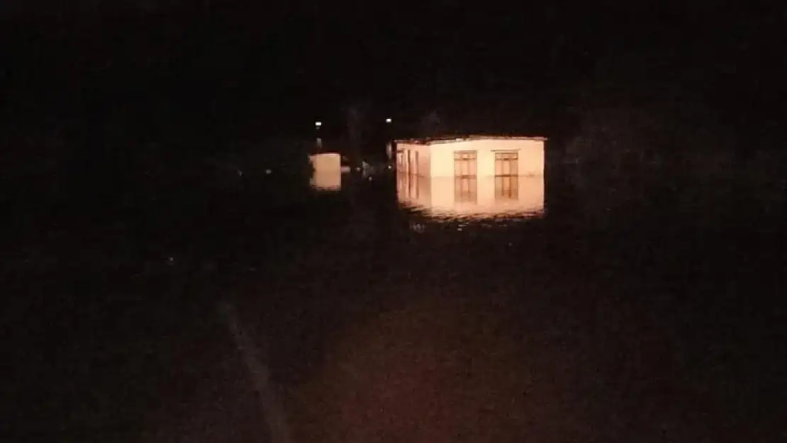 Menteşe'deki Evinde Mahsur Kalan Vatandaş Kurtarıldı