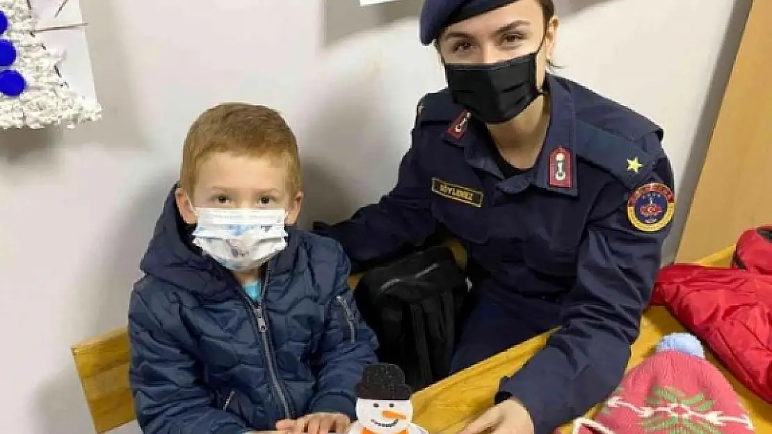 Muğla Jandarması Öğrencilerin Karne Sevincine Ortak Oldu