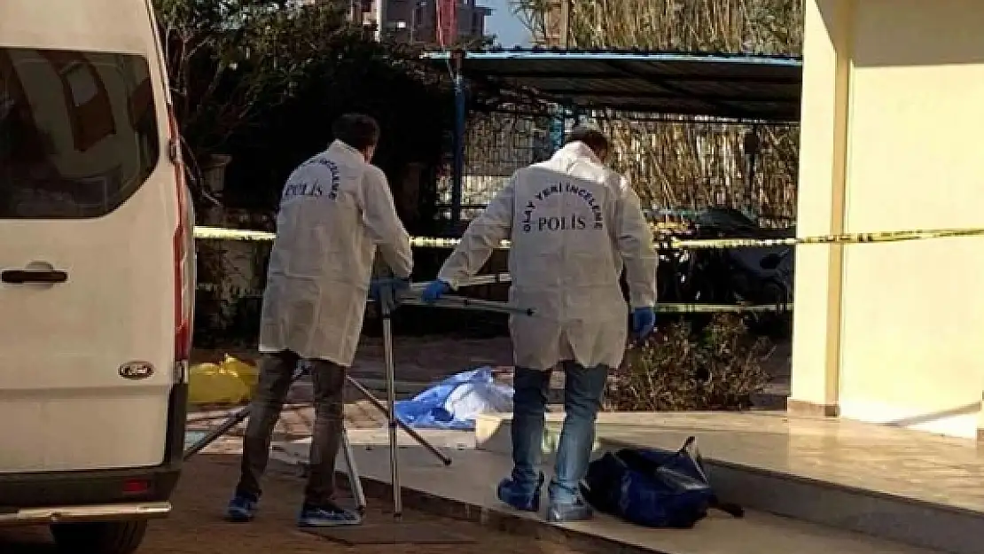 Öğretmen 13. Kattaki Balkonundan Düşüp Hayatını Kaybetti