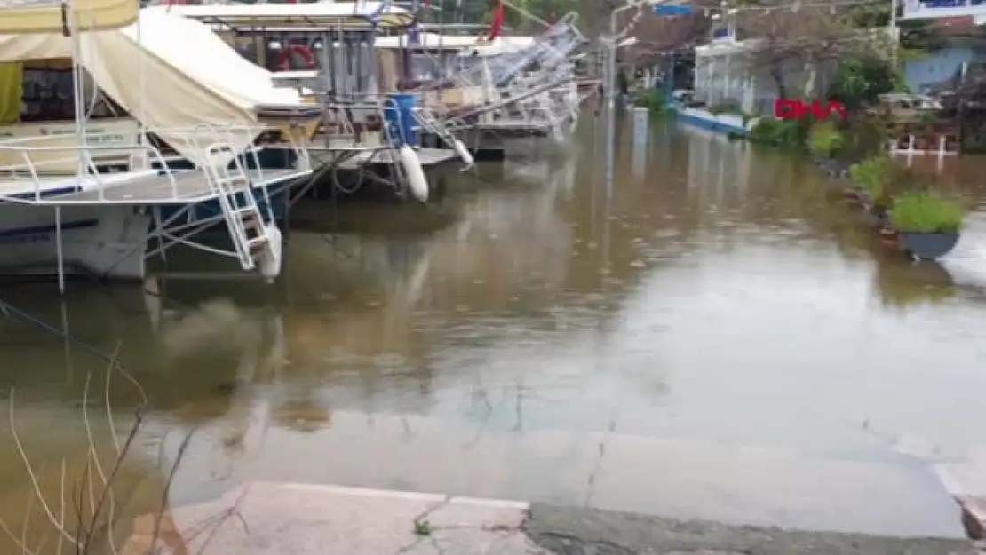 Ortaca'daki Aşırı Yağışta Su Kanalı Yükseldi, Restoranları Su Bastı
