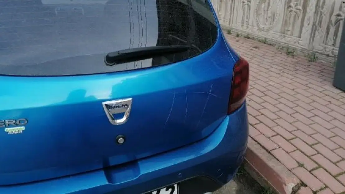 Sevgilisiyle Tartıştı, Hırsını Araba Lastiklerinden Çıkardı!