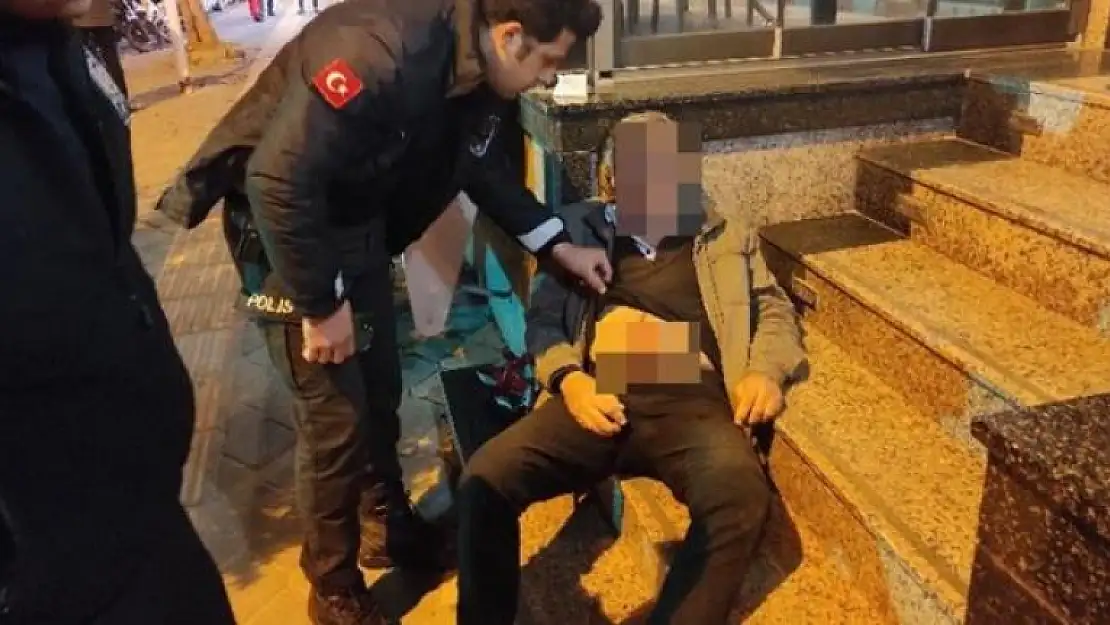 Alkolü Fazla Kaçıran Şahıs Kendini Bıçakladı
