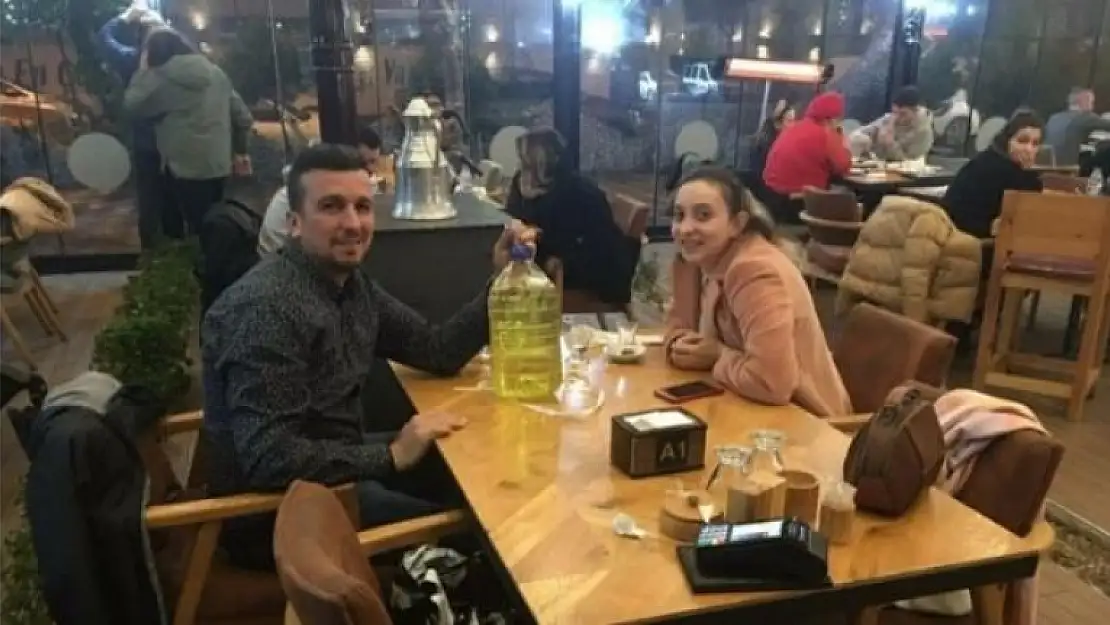 Benzin 15,20 Olunca Paketleyip Sevgilisine Hediye Etti