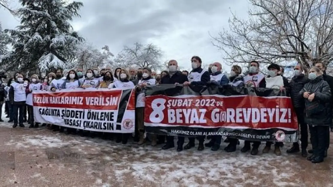 Doktorlar Bütün Türkiye'de Grevde!