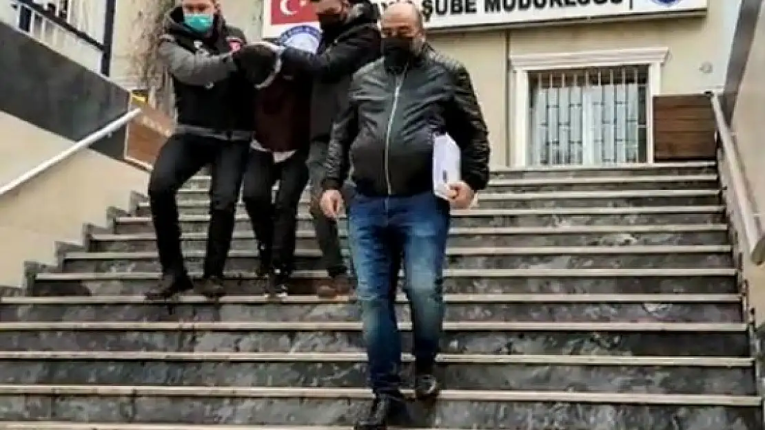 Hırsızlık İçin Girmişlerdi: Kendilerine Polis Süsü Verdiler!