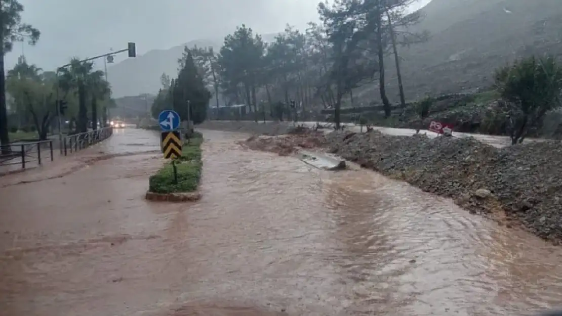 Marmaris'in Çilesi Bitmiyor: Sağanak Etkili Oldu