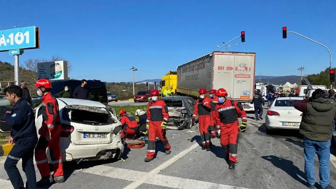 Milas'ta 7 Aracın Karıştığı Zincirleme Kaza: 7 Yaralı!