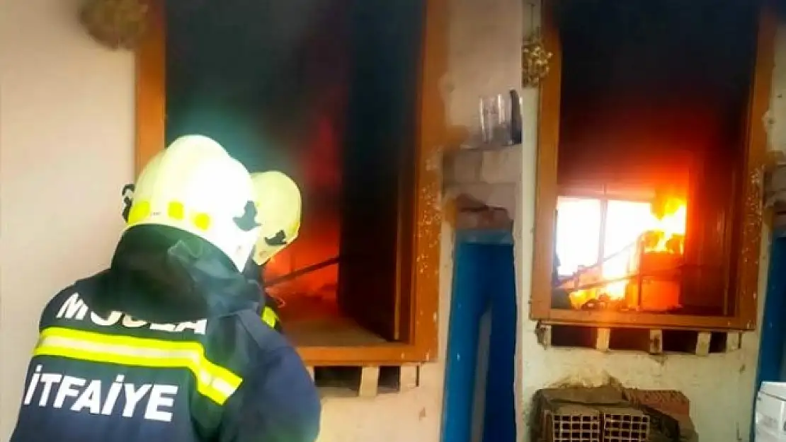 Milas'ta Çıkan Yangında Müstakil Ev Kullanılamaz Hale Geldi