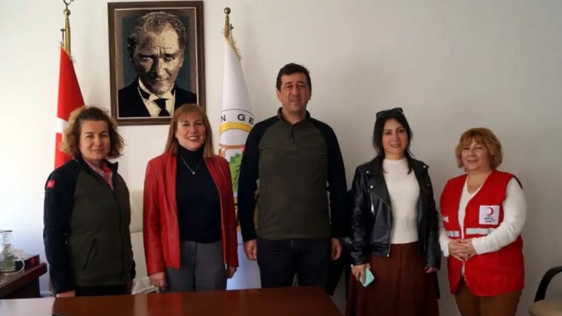 Türk Kızılay Marmaris Şubesi Kadın Teşkilatı, İşçi Aileleriyle Buluştu