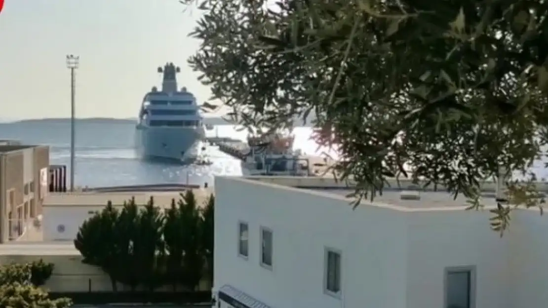 Abramoviç'in Lüks Yatı, Bodrum'da Ukraynalı Grubun Protestosuyla Karşılaştı