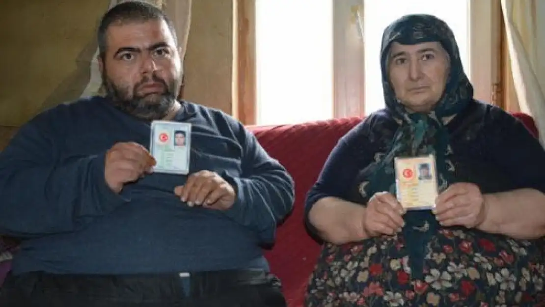 Ana-Oğul Ölmediklerini İspat Etmeye Çalışıyorlar
