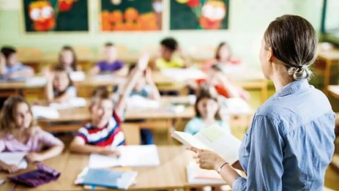 Bakan Özer'den 'Öğretmenler ve Öğrenciler PCR Test Sonucu Çıkana Kadar Okula Gidecek Mi?' Sorusunun Cevap