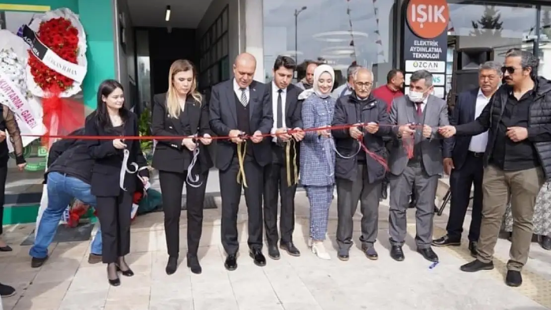 BAŞARILI DİŞHEKİMİ ÇİFT, ORTACA'DA KLİNİK AÇTI 