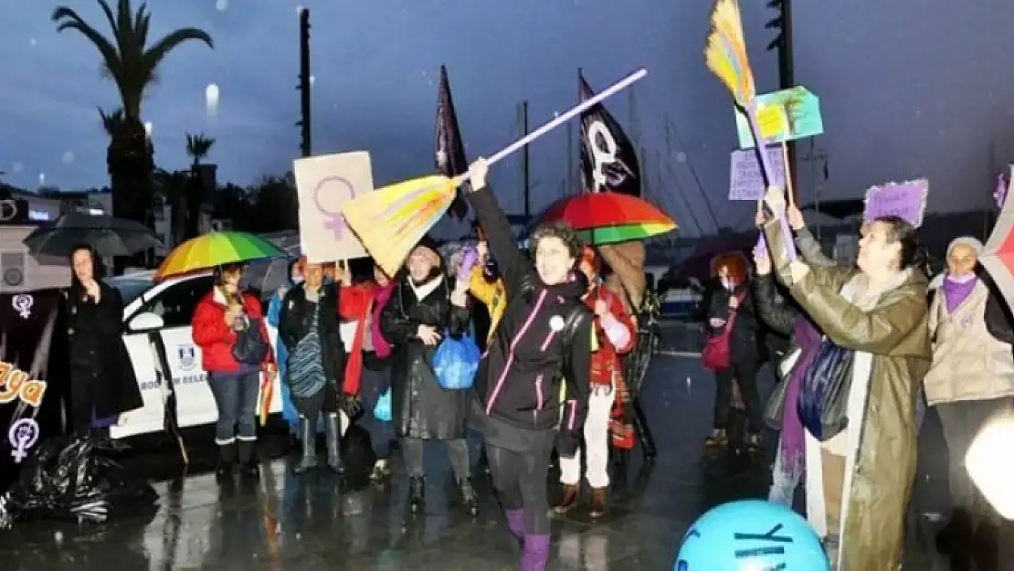 Bodrum'da 'Feminist Gece Yürüyüşü' Düzenlendi