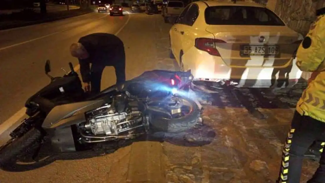 Bodrum'da Motosiklet Sürücüsü Arabaya Çarpıp Uçurumdan Yuvarladı
