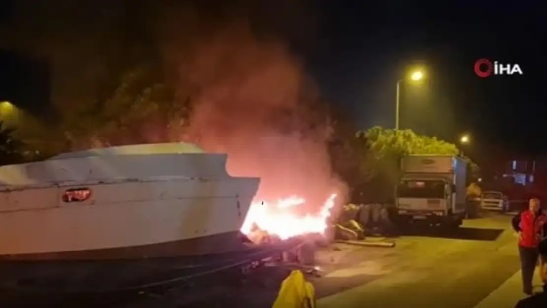 Bodrum'da Tekneye Atılan İzmarit Yangına Neden Oldu