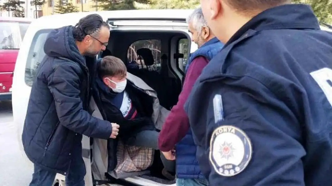 Çaldığı Otomobille Kaçarken Kaza Yaptı: Kazaya Karışan Diğer Aracı da Bıçak Zoruyla Gasp Edip Kaçtı