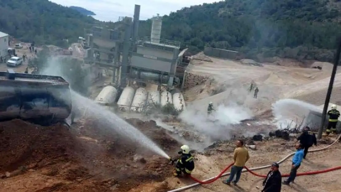 Datça'daki Asfalt Malzemesi Yüklü Tankerde Yangın Çıktı