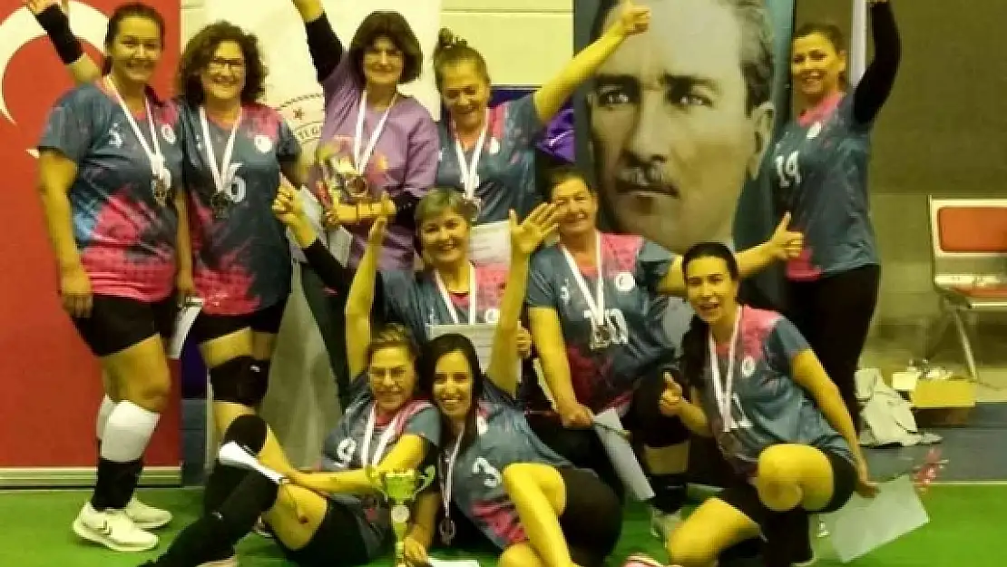 'Evimin Sultanları Kadın Voleybol Turnuvasında Köyceğiz İkinci Oldu