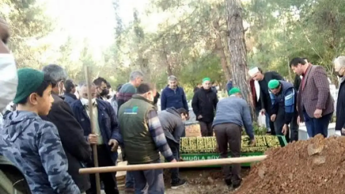 Fethiye'de Otomobilin Çarptığı Melike, Gözyaşlarıyla Toprağa Verildi