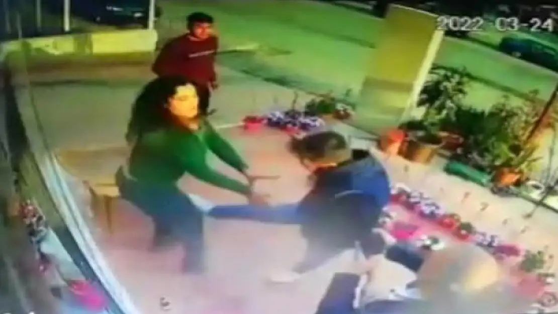Kıskançlık Kavgasına Kaldırım Taşı Karıştı